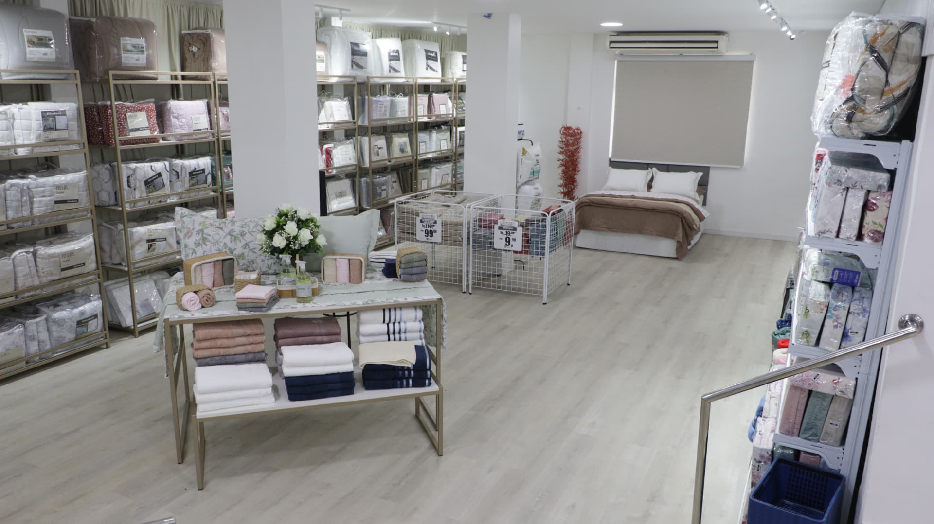 Cama, Mesa e Banho